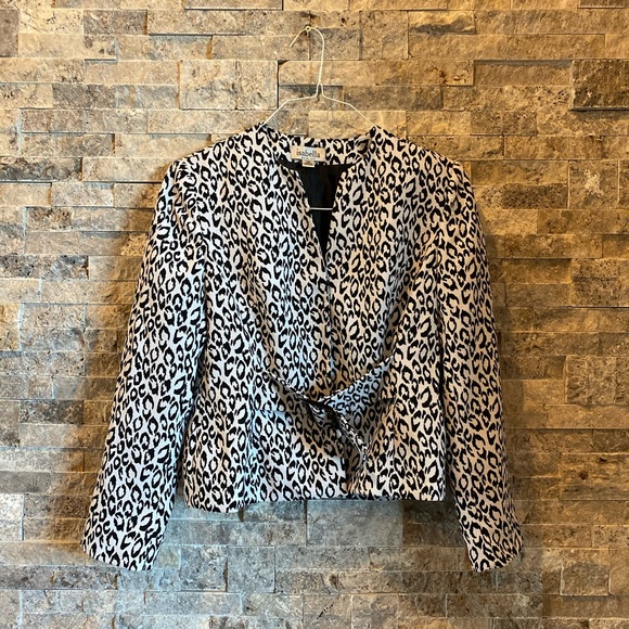 isabella Jackets & Blazers - EUC Isabella petite suit jacket